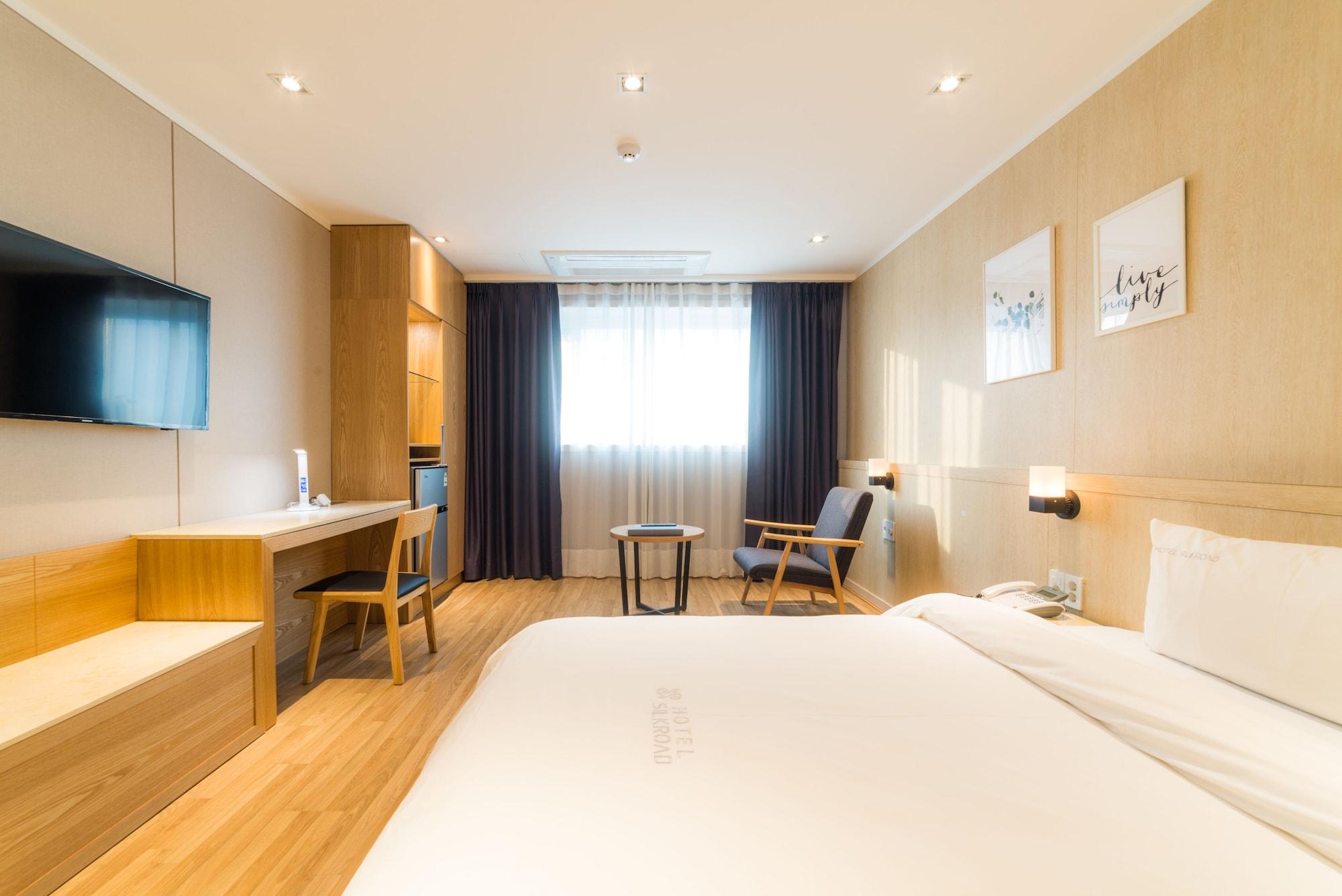 Reborn Suwon Silkroad Hotel Exterior foto