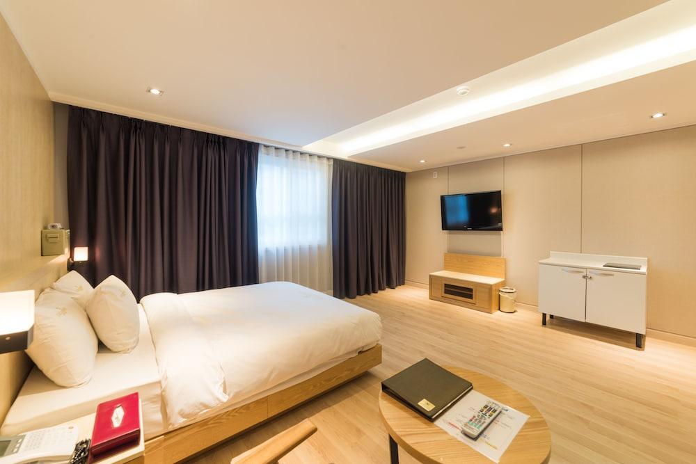 Reborn Suwon Silkroad Hotel Exterior foto