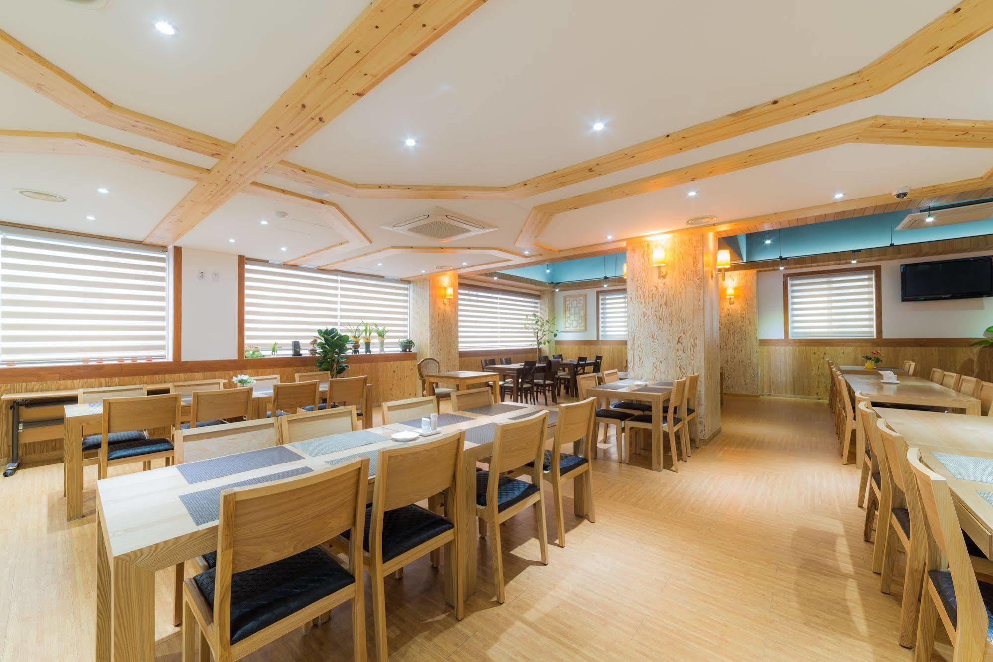 Reborn Suwon Silkroad Hotel Exterior foto