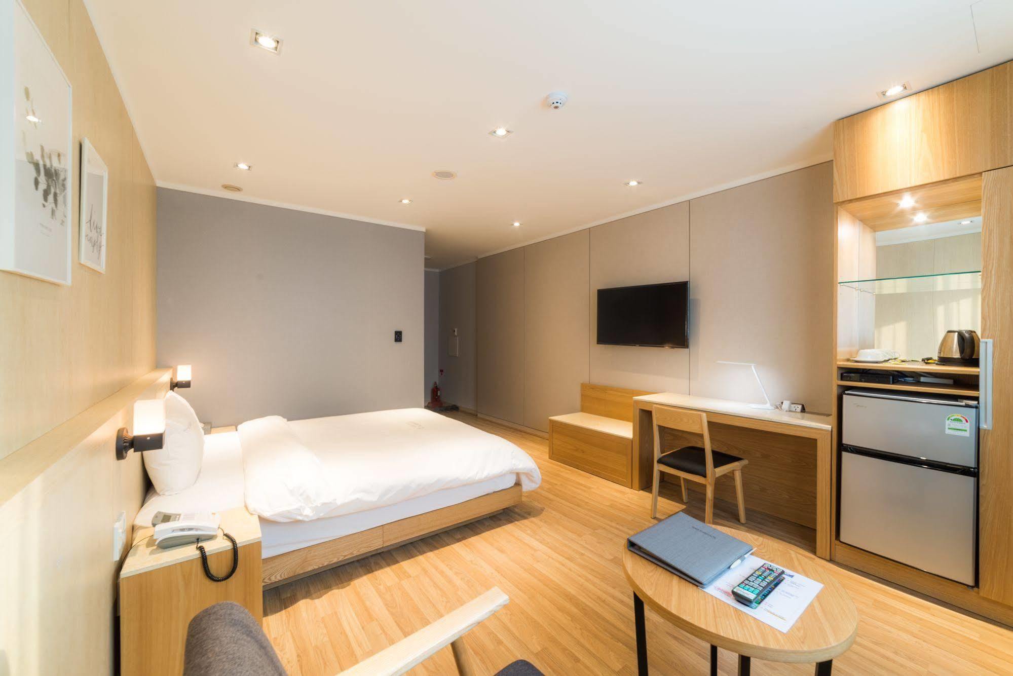 Reborn Suwon Silkroad Hotel Exterior foto